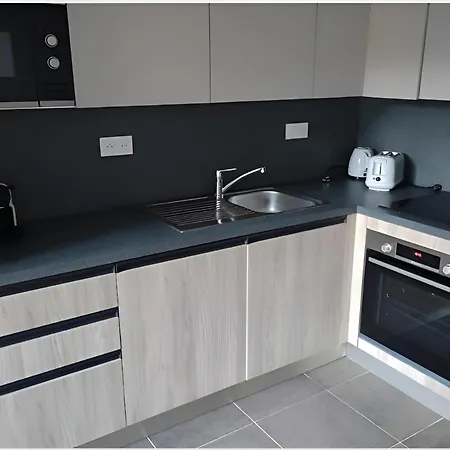 Belle Ideale Pour Femme, Dans Magnifique De 3 Ch - Colocation Thiais