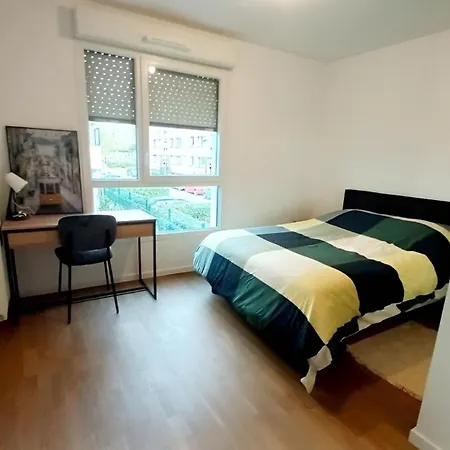 Belle Ideale Pour Femme, Dans Magnifique De 3 Ch - Colocation