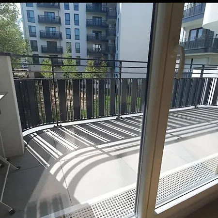 Belle Idéale Pour Femme, Dans Magnifique De 3 Ch - Colocation *